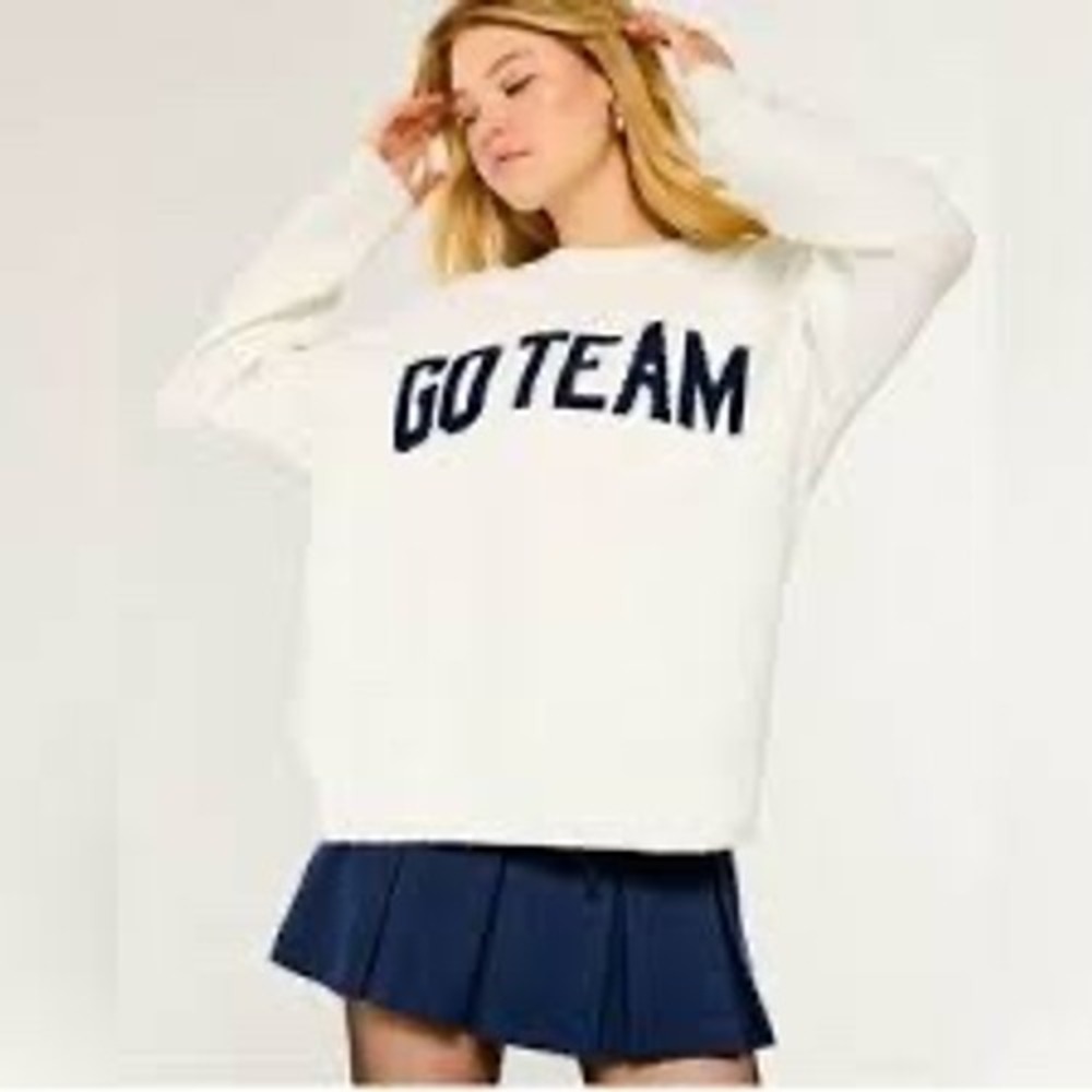 Hollister oversized comfy cloud sweater GO TEAM graphic womens size medium new